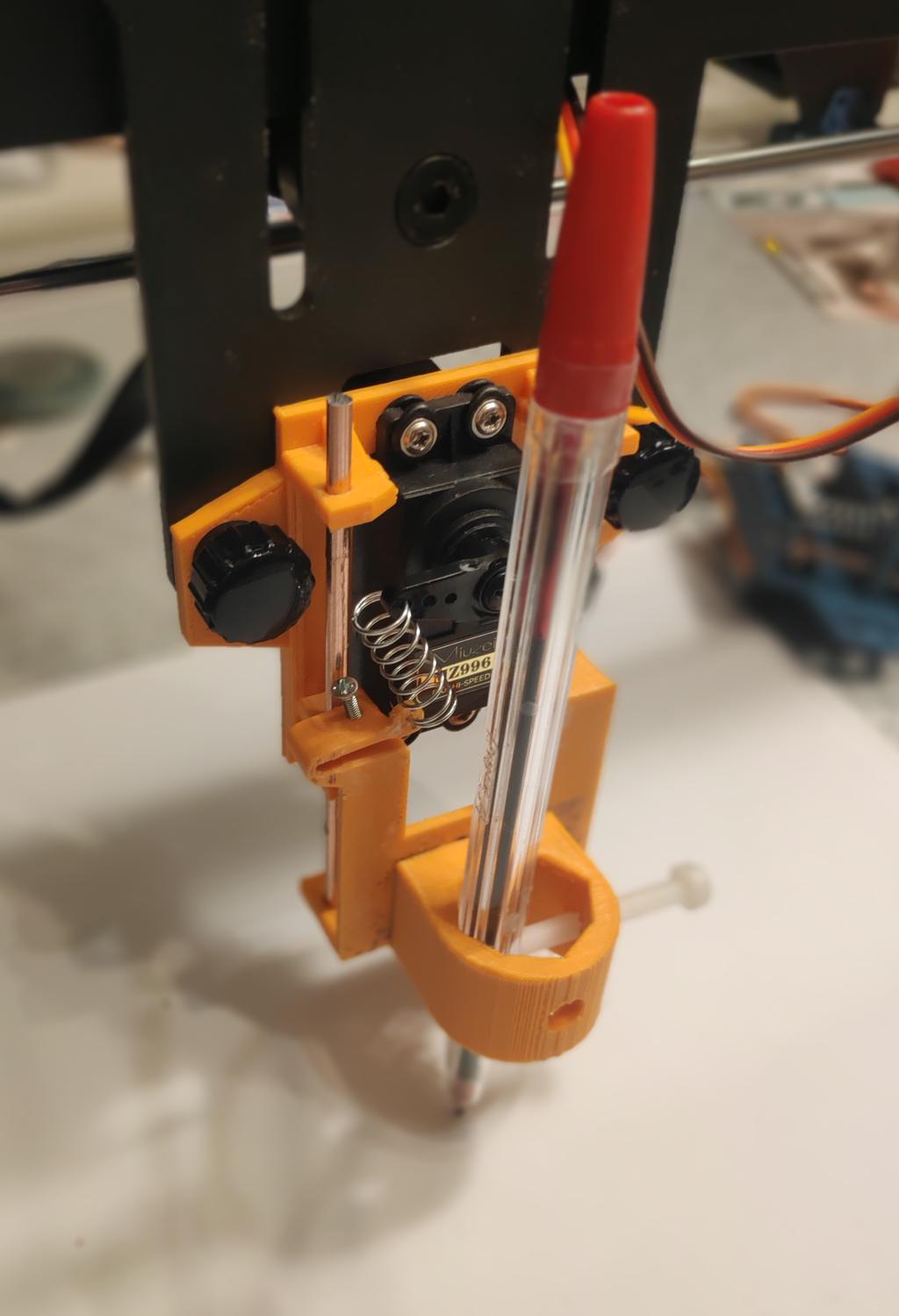 new pen/servo holder in action